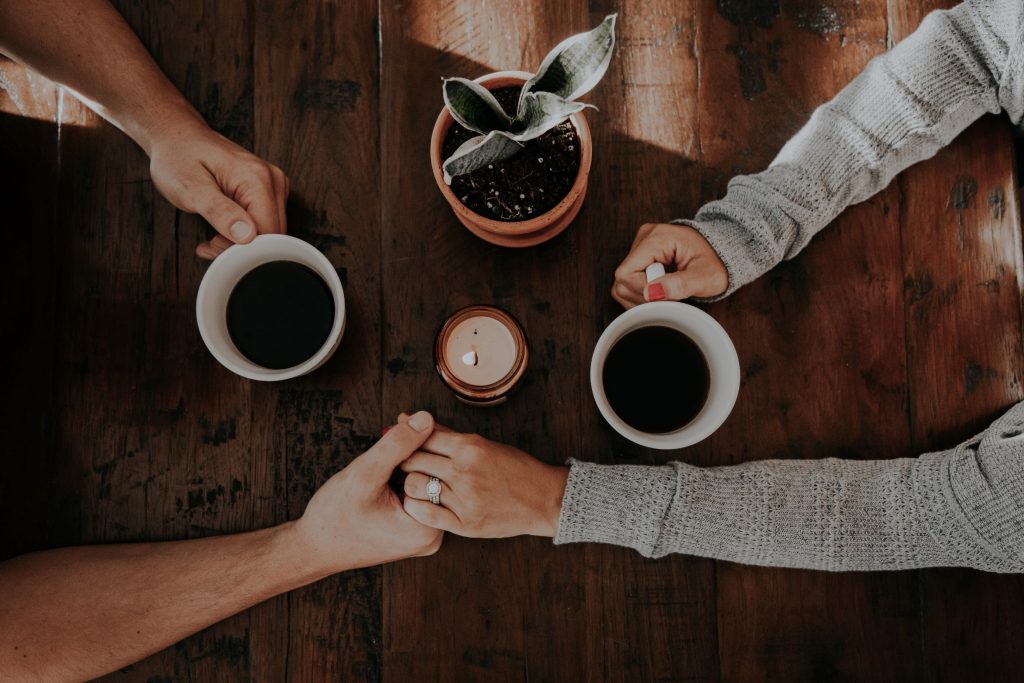همدلی با دیگران و تاب آوری